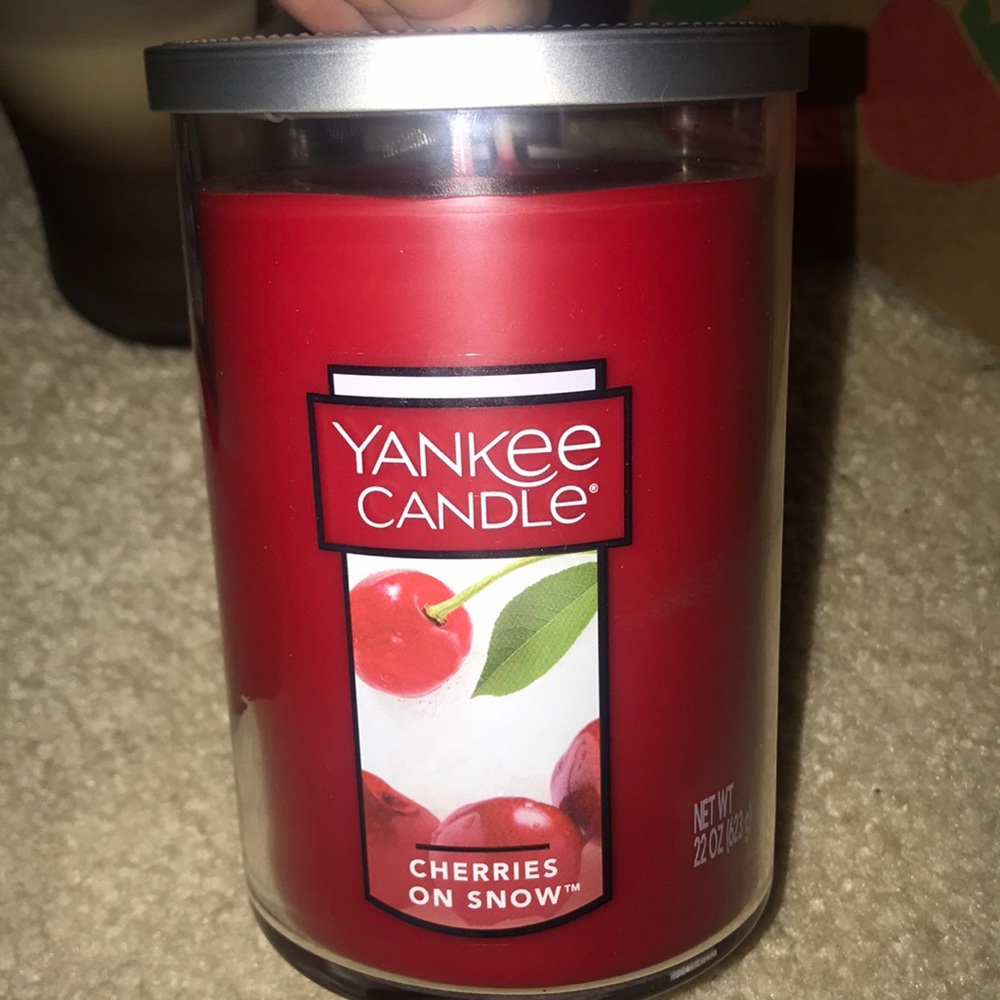 Large tumbler cherries on snow 22oz